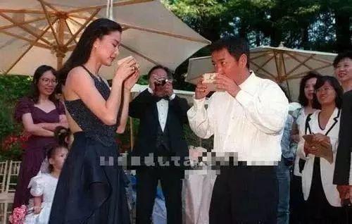 林青霞35年前照片曝光，弔帶紅裙讓男人淪陷，完美身材成了亮點！ 