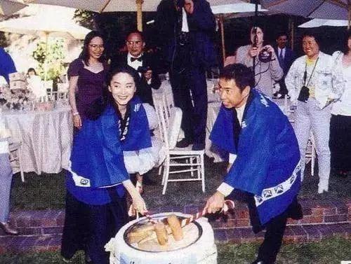 林青霞35年前照片曝光，弔帶紅裙讓男人淪陷，完美身材成了亮點！ 