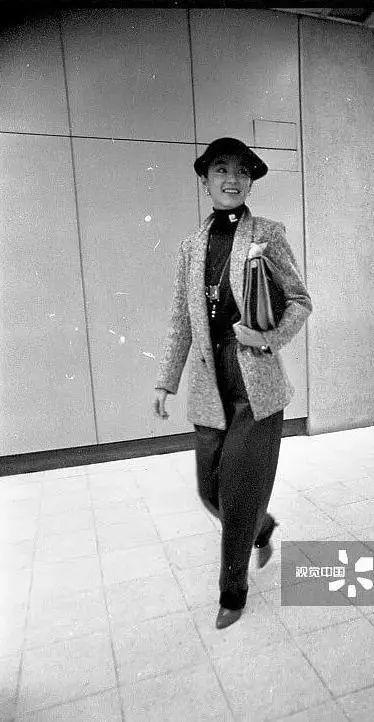 林青霞35年前照片曝光，弔帶紅裙讓男人淪陷，完美身材成了亮點！ 