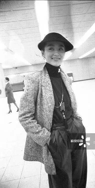 林青霞35年前照片曝光，弔帶紅裙讓男人淪陷，完美身材成了亮點！ 