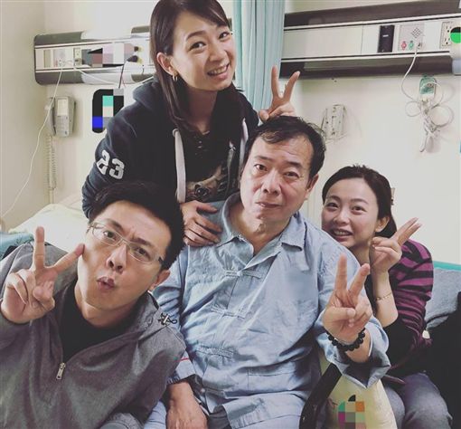 身體狀況曝光！廖峻中風後醫院療養「曬溫馨全家福」，網友發現「臉上有異狀」好心疼！