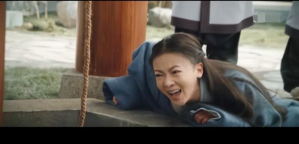 太敬業！「魏瓔珞」吳瑾言新劇不用替身，「20多隻活蠍子」爬上身，工作人員看的驚心！