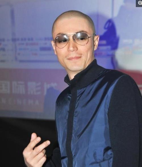 霍建華近照曝光，滿臉皺紋顏值不再，網友：他不像38歲像58歲！