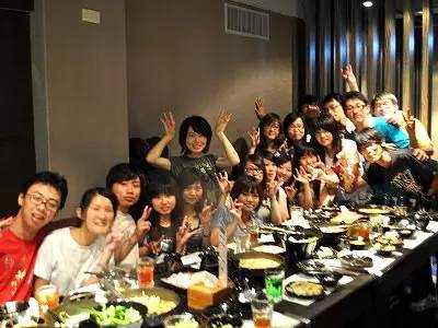 這套「同學聚會照片」瞬間瘋傳！看到「最後一張」所有人都哭了！