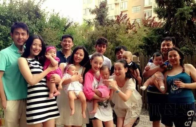 這套「同學聚會照片」瞬間瘋傳！看到「最後一張」所有人都哭了！