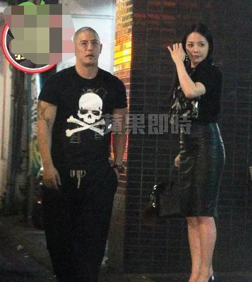 他們牽手了！離婚兩年後終於坐實了他婚內出軌…！