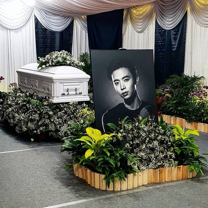 【馮偉衷逝世】馮媽媽悲痛瞻仰兒子遺容，傷心落淚不願離開~