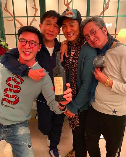 劉嘉玲辦家庭派對，葉童蒼老變化大，醉酒的梁朝偉哼小曲可愛極了~