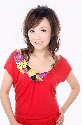 還記得「被沈玉琳狠甩」的佩真嗎？消失10年如今與「化妝品富商」戀情曝光！原來他竟是...