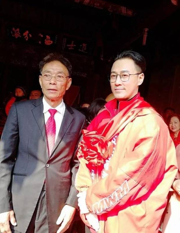 林峰封盤？攜模特女友戴彩球回鄉祭祖 十足十預演婚禮