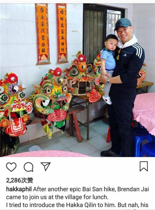 胡杏兒老公曬兒子理髮照，奕霆神情嚴肅，一動不動，表情好呆萌