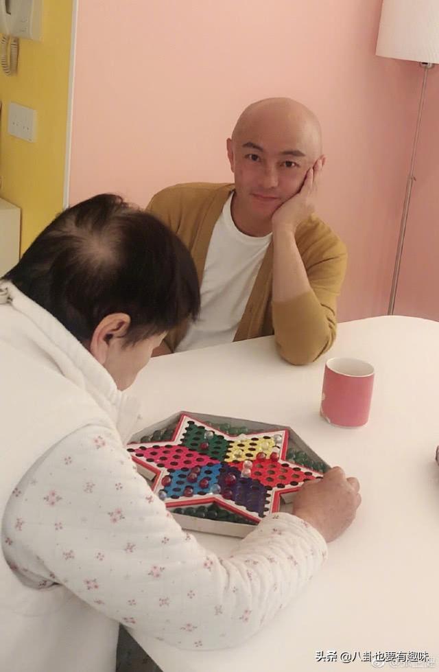 繼佘詩曼後，53歲的張衛健開濾鏡拍照後也嚇壞了網友