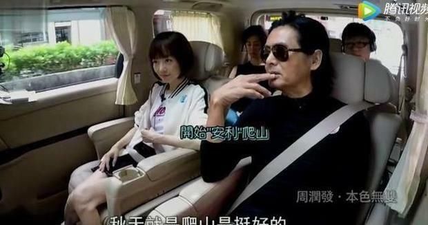 周潤發坐車，看了他不經意間對司機的稱呼，突然明白：他為什麼能紅一輩子！