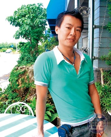 法拉利姐慘被爆「10年前男兒身照」！被罵「人妖」她崩潰這樣怒嗆......！