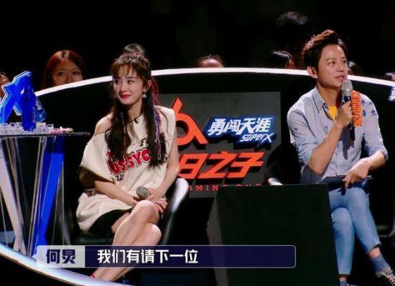 女明星為防曝光有多拼？楊冪蛇形坐姿，熱巴用手捂，秦嵐動手縫！
