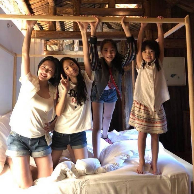 小S女兒買衣服「嫌太貴不想買」有夠節儉！　翻開標價「金額讓她翻白眼」網友狂讚：超會教