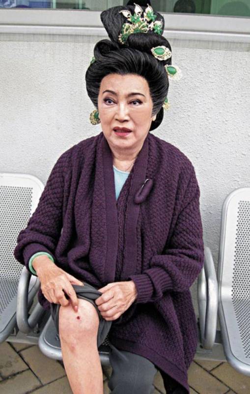 87歲李香琴終於站起來了，網友看見卻感到心酸……