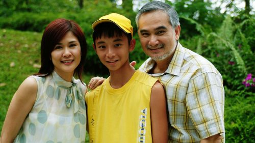 【不要再說'從小看他戲長大'了!】馮偉衷根本就不是《小孩不笨》的演員! 跟風RIP網民尷尬打臉了…