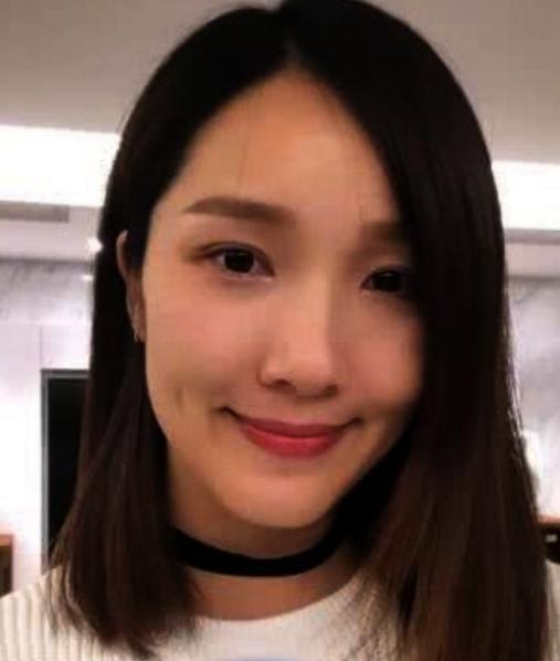 李亞男帶女兒出門玩，粉絲看到跟王祖藍一對比，全都放心了！