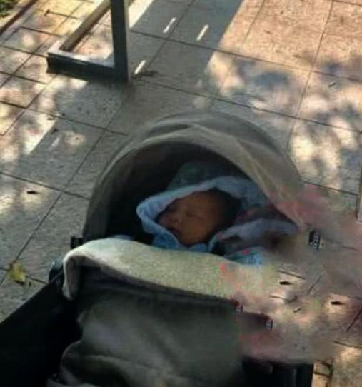 李亞男帶女兒出門玩，粉絲看到跟王祖藍一對比，全都放心了！