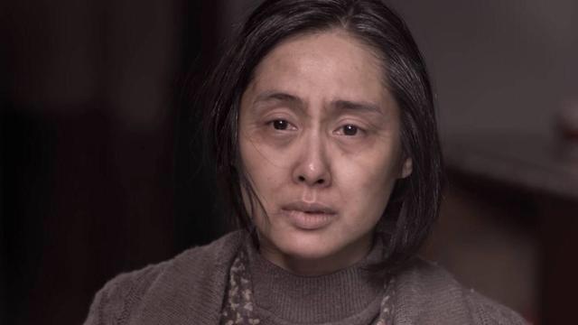 不老女神朱茵變身老奶奶滿臉皺紋，讓人直呼認不出 