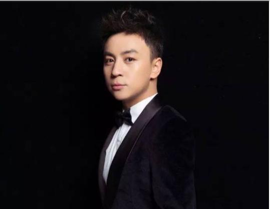 釋小龍小時候的各種樣子，網友：他真的對得起初代萌神這個稱號！ 