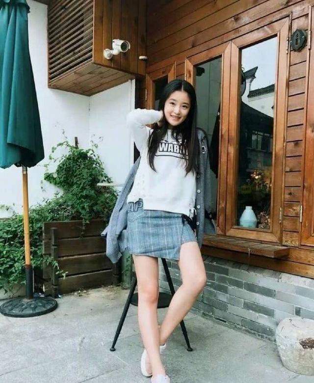 林青霞16歲女兒近照曝光，美過其母，網友：又是一個小妖精 