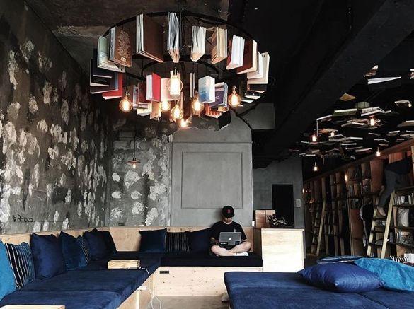 日本最酷新型態旅館-「BOOK AND BED」！裡面的咖啡廳更加火！