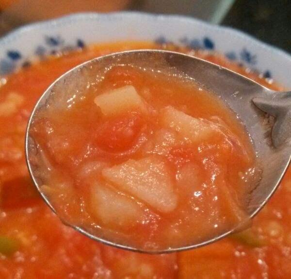 飯前喝湯還是飯後喝湯？營養師：過年喝湯時，不要犯3個錯誤