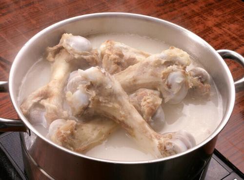 飯前喝湯還是飯後喝湯？營養師：過年喝湯時，不要犯3個錯誤