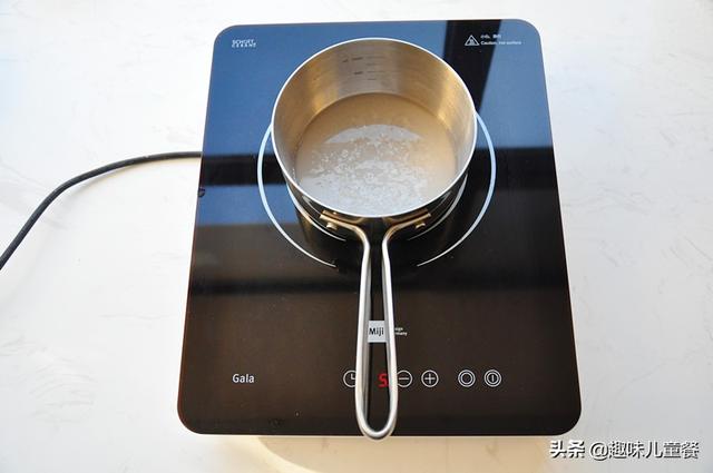 焦糖的甜，奶泡的綿密，咖啡的醇香，一杯咖啡瞬間解乏