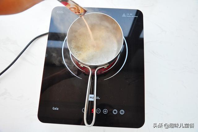 焦糖的甜，奶泡的綿密，咖啡的醇香，一杯咖啡瞬間解乏