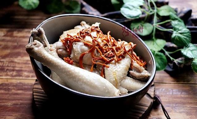 阿嬤做的原味蒸雞，材料簡單，方法也簡單，鮮美嫩滑，吃過都讚不絕口