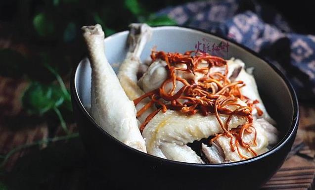 阿嬤做的原味蒸雞，材料簡單，方法也簡單，鮮美嫩滑，吃過都讚不絕口