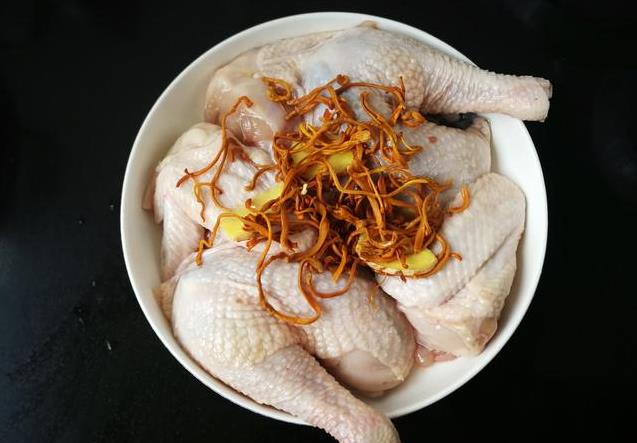 阿嬤做的原味蒸雞，材料簡單，方法也簡單，鮮美嫩滑，吃過都讚不絕口