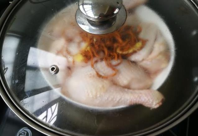 阿嬤做的原味蒸雞，材料簡單，方法也簡單，鮮美嫩滑，吃過都讚不絕口