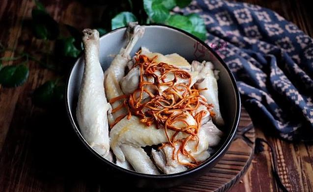 阿嬤做的原味蒸雞，材料簡單，方法也簡單，鮮美嫩滑，吃過都讚不絕口