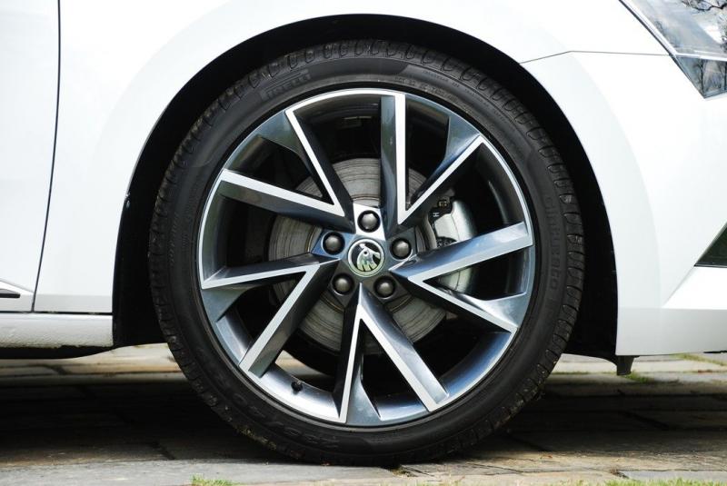 人妻的願望  2019年式 Superb combi sportline
