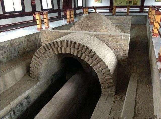 1700年前三國名將墓出土一件文物，驚動日本，紛紛表示：這不可能！