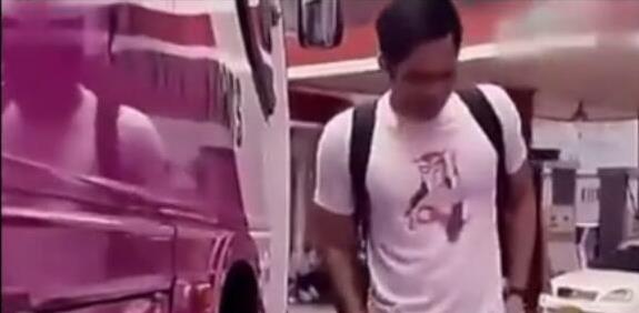 巴士一男子趁女孩睡著佔便宜，對方沒有反抗反而很配合，結果男子下車後傻眼了