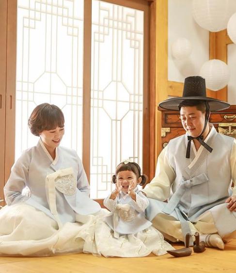 隨時都在皺眉！韓國2歲小女孩「一剪髮就森77」　媽媽曬「她燦笑模樣」比皺眉可愛100倍❤