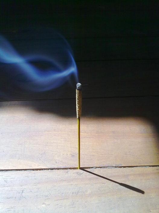 軍人在自家門前被撞重傷，阿嬤突然閉眼不停自言自語...最後「超離奇的事情」讓人雞皮疙瘩掉滿地！