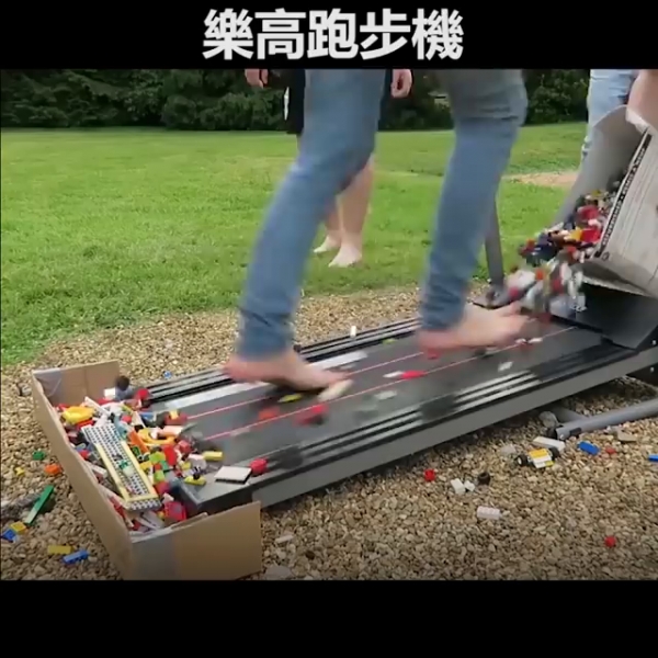 新手爸媽注意「這種疼痛感」一定會出現在你的未來！每天都在跟「樂高」對戰！