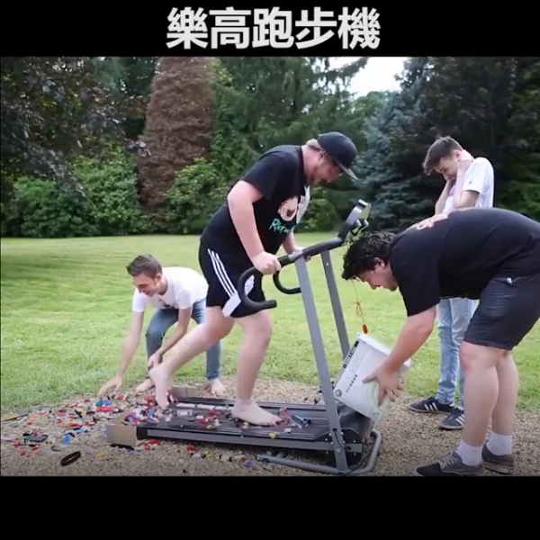 新手爸媽注意「這種疼痛感」一定會出現在你的未來！每天都在跟「樂高」對戰！