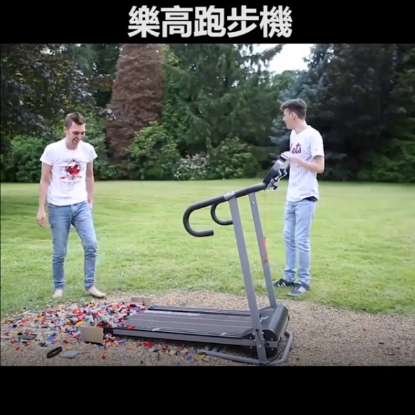 新手爸媽注意「這種疼痛感」一定會出現在你的未來！每天都在跟「樂高」對戰！