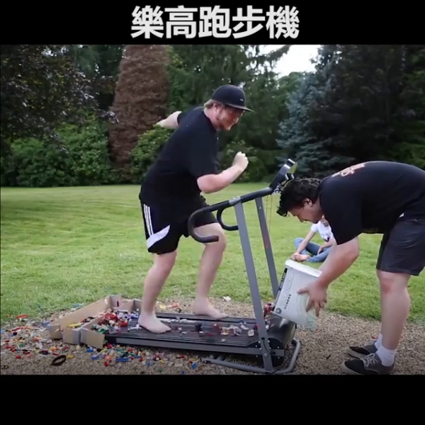 新手爸媽注意「這種疼痛感」一定會出現在你的未來！每天都在跟「樂高」對戰！