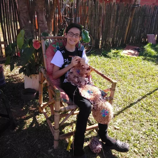 13歲男孩愛編織，遭到排擠，卻吸粉34萬！當你用心做一件事，全世界都在幫你！