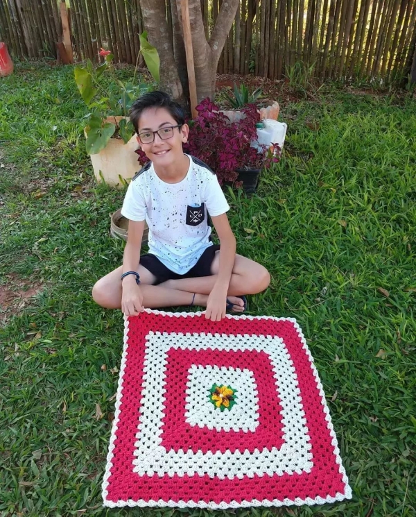 13歲男孩愛編織，遭到排擠，卻吸粉34萬！當你用心做一件事，全世界都在幫你！