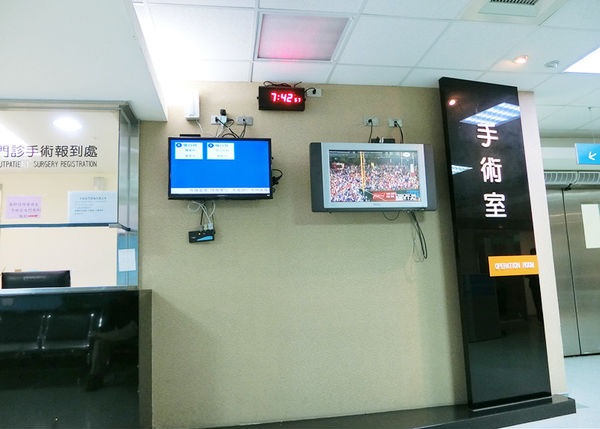 她為見爺爺最後一面，瘋狂飆車慘被攔下，但警察先生接下來的舉動，讓她一路暴哭…！