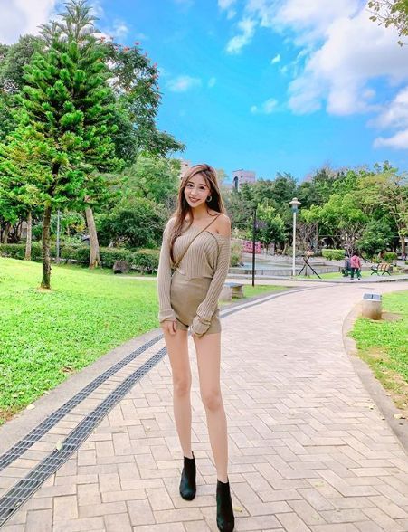 下衣失蹤！最美空姐辣露「白皙美腿」